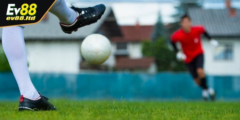 Sút phạt chuyền